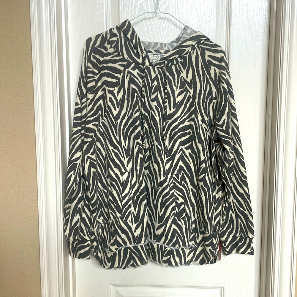 Wonderly Studio zebra print hoodie size large